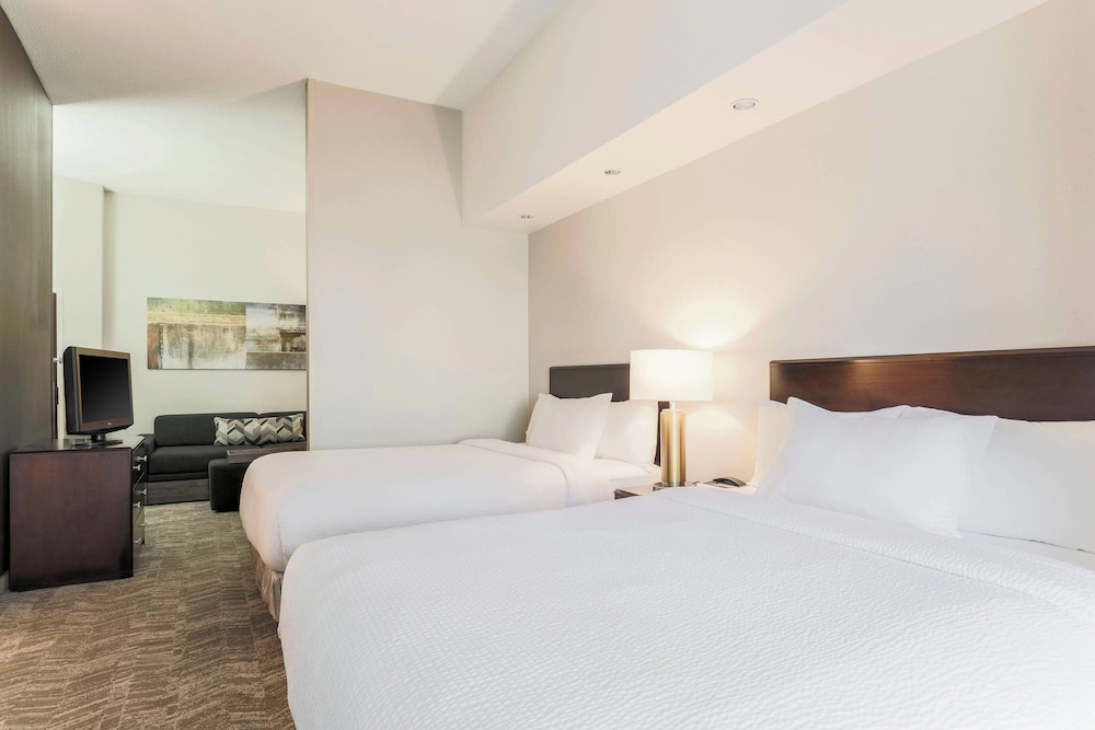 Suite, 2 Double Beds - Photo 2