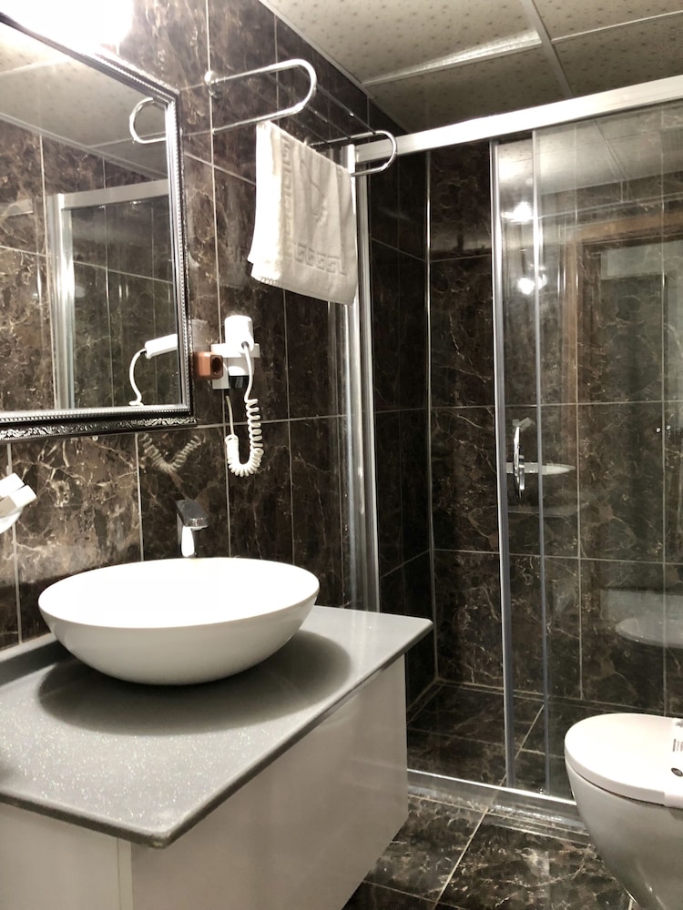 Standard Triple Room, City View photo 3