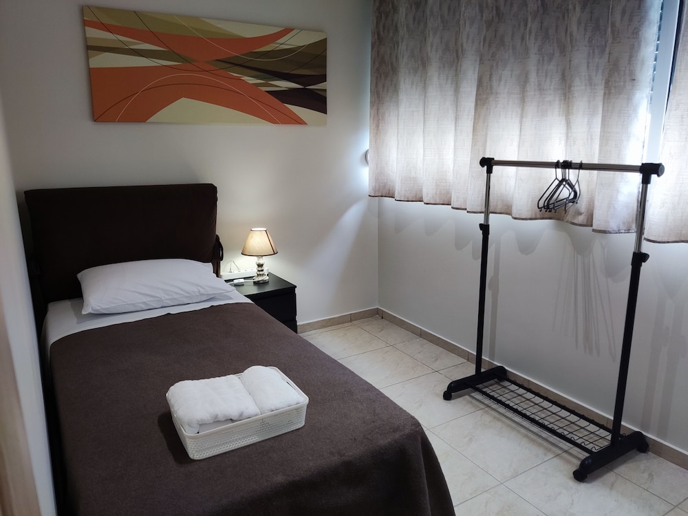 Economy Apartment, 3 Bedrooms, Non Smoking, Private Bathroom (A4) - Photo 13
