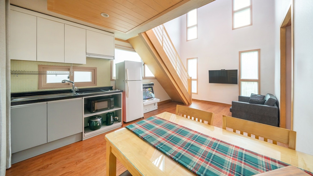 Basic Room, 1 Bedroom (Peppermint (Duplex/Spa/Private BBQ)) - Photo 3