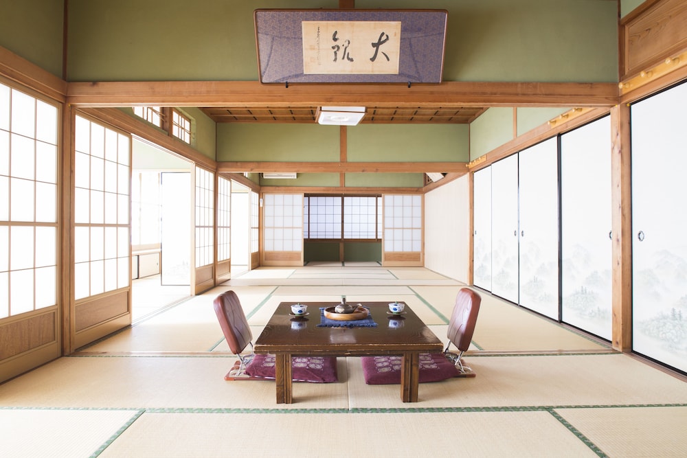 Traditional Room, Non Smoking, Shared Bathroom (Check In Until 18:00) photo 3