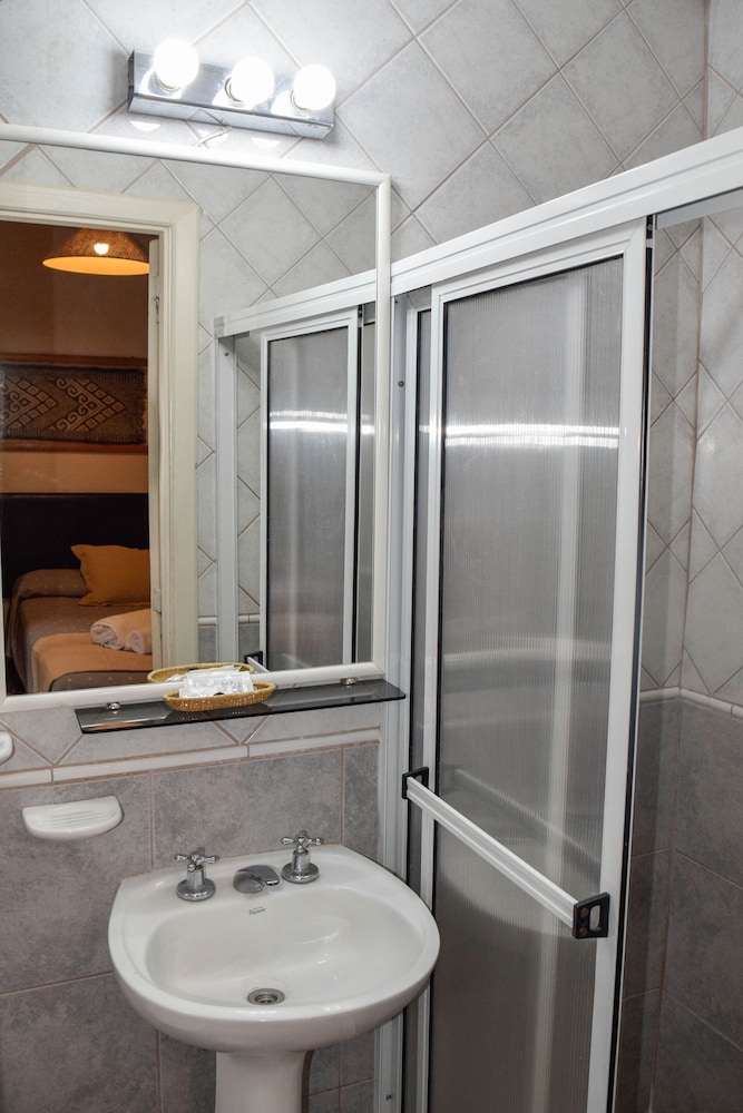 Standard Room, 2 Twin Beds photo 2