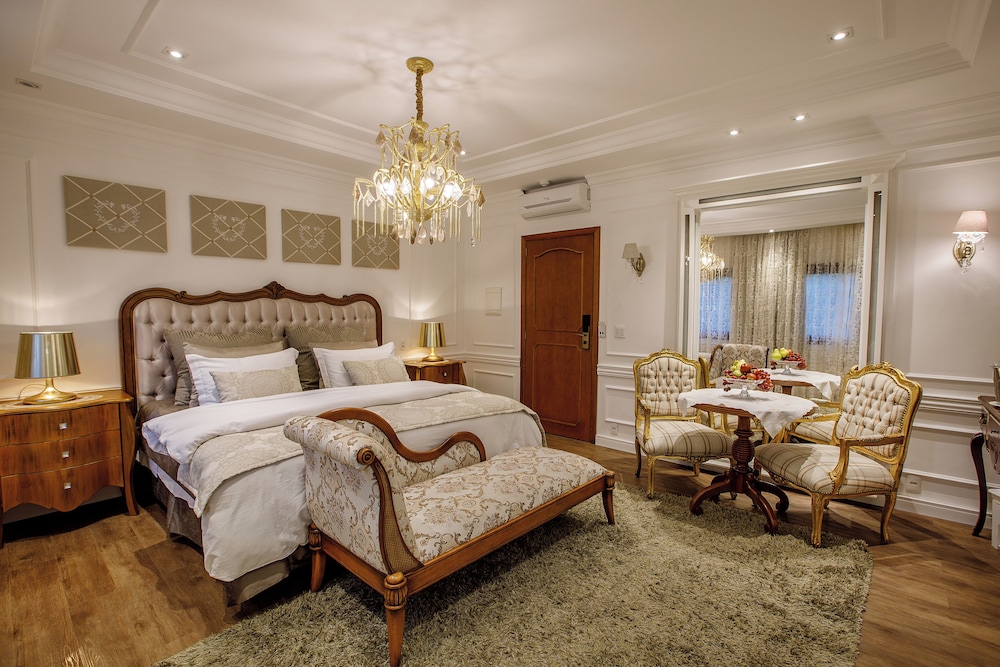 Romantic Double Room thumbnail 5