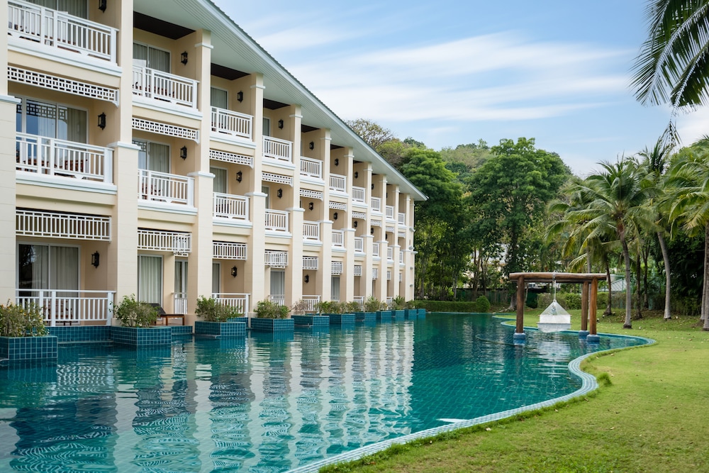 Club Suite, 1 King Bed, Pool Access (Club Millésime Access) photo 3