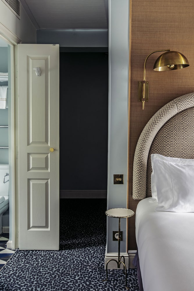Room (Sous les Toits 3)
