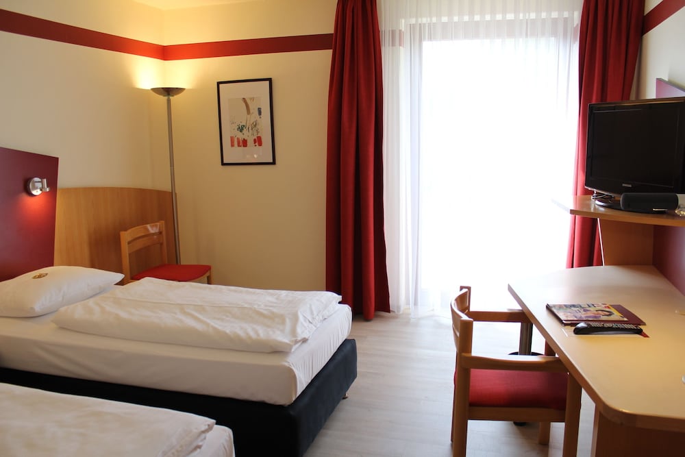 Standard Twin Room - Photo 3