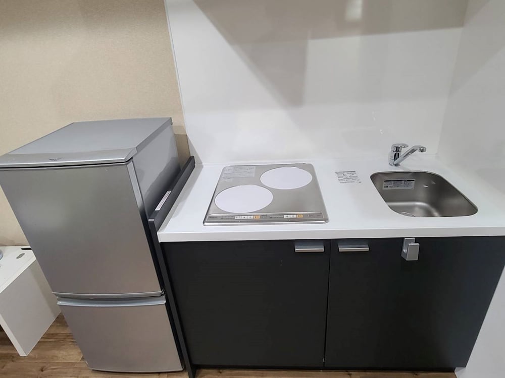 Basic Twin Room, 1 Bedroom, Non Smoking - Photo 3