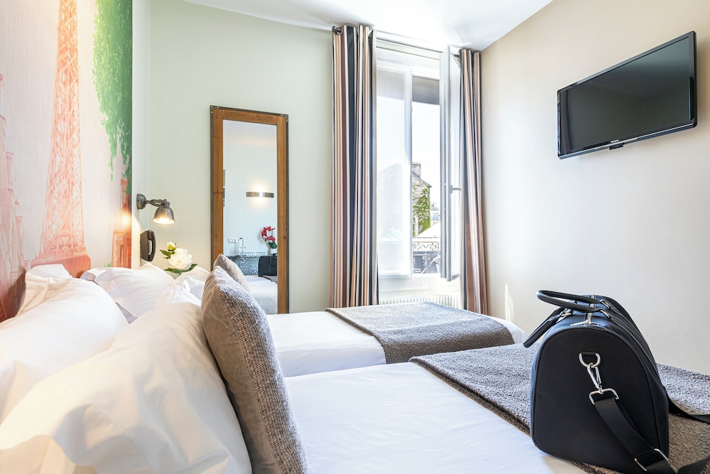 Two double rooms Eiffel (Adjacent- no communicating) for 4 people