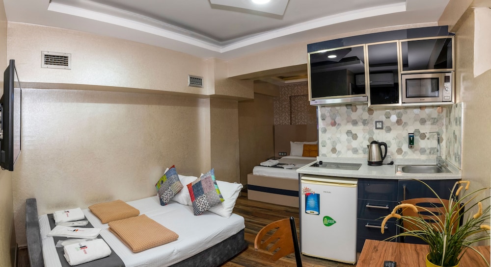 T) Two Bedroom Apartment with Balcony photo 2