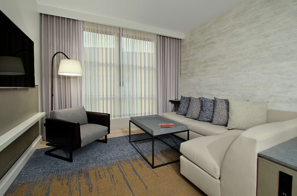 Suite, 1 Bedroom, Accessible (Roll-In Shower) - Photo 1