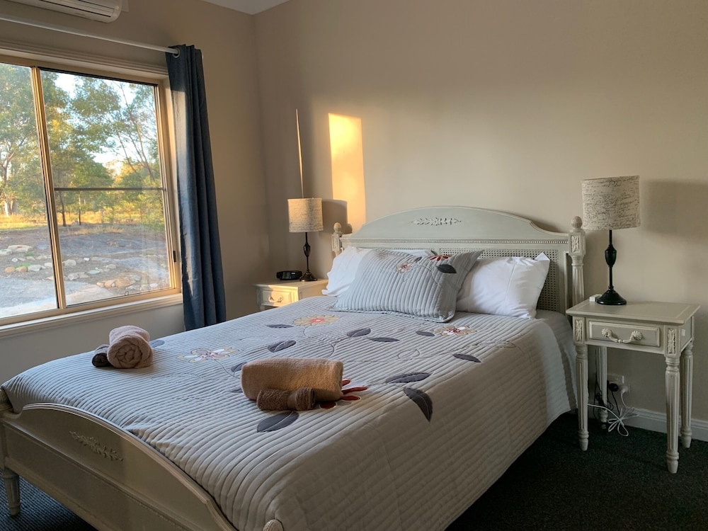 Comfort Apartment, 1 Queen Bed with Sofa bed, Mountain View, Ground Floor photo 1