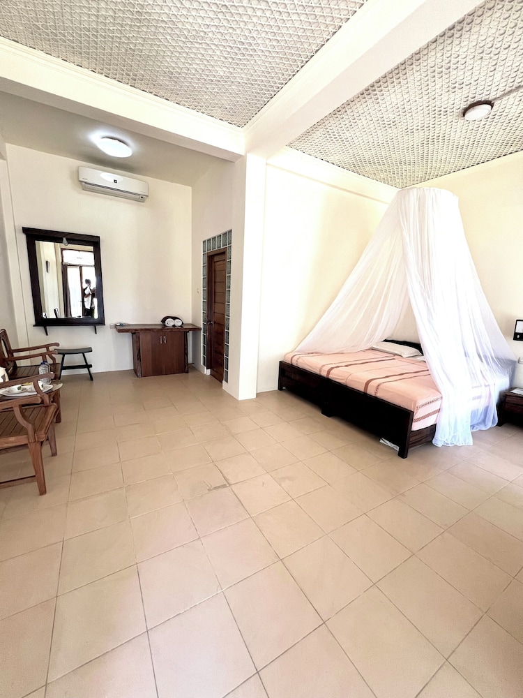 Deluxe Double Room, Beach View photo 2