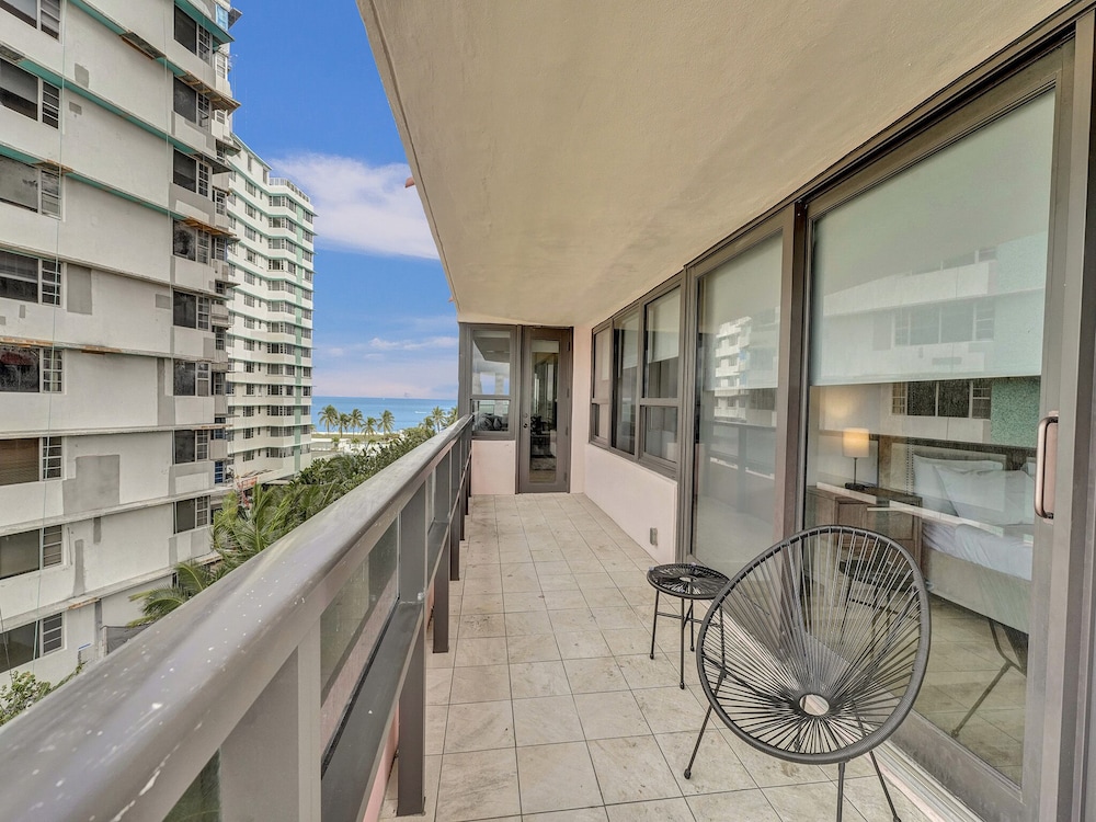 Huge 2BD Miami beach 720