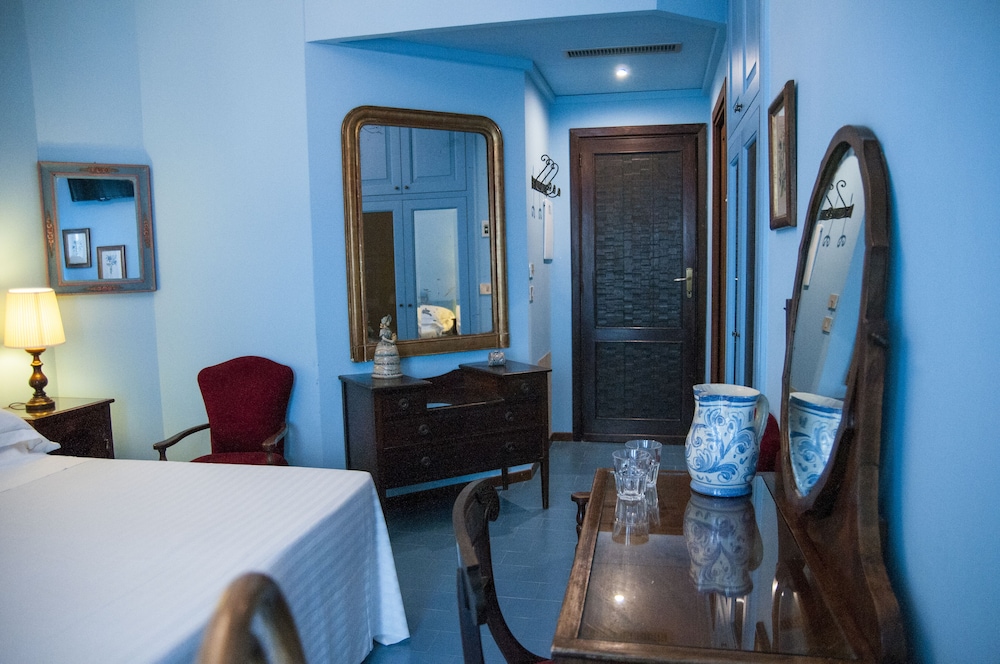 Superior Double Room, Balcony, Sea View - Photo 16