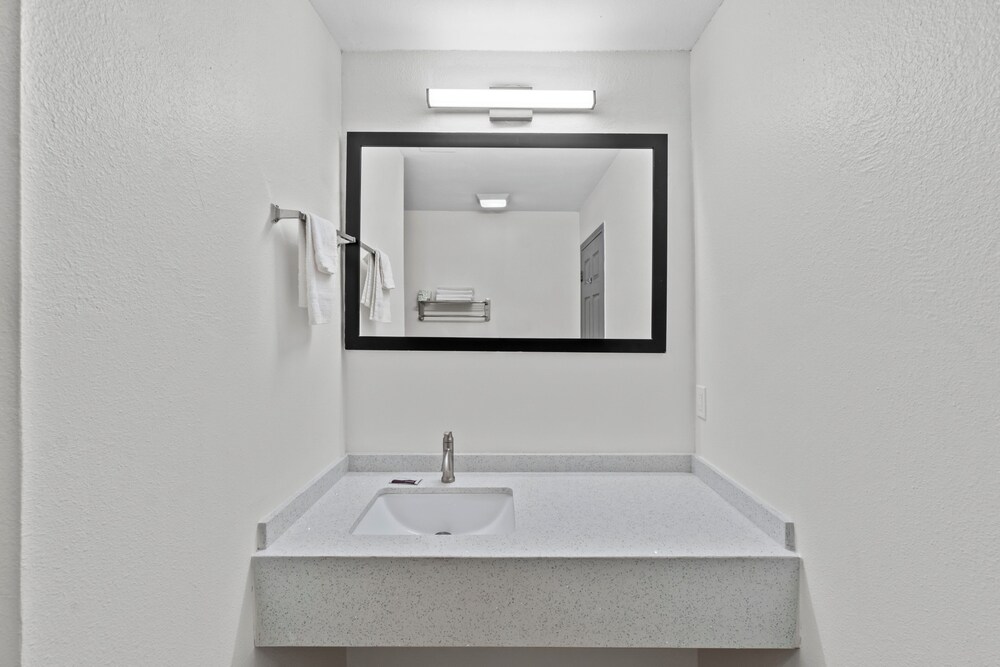 Suite (1 King and 1 Queen bed) - Photo 4