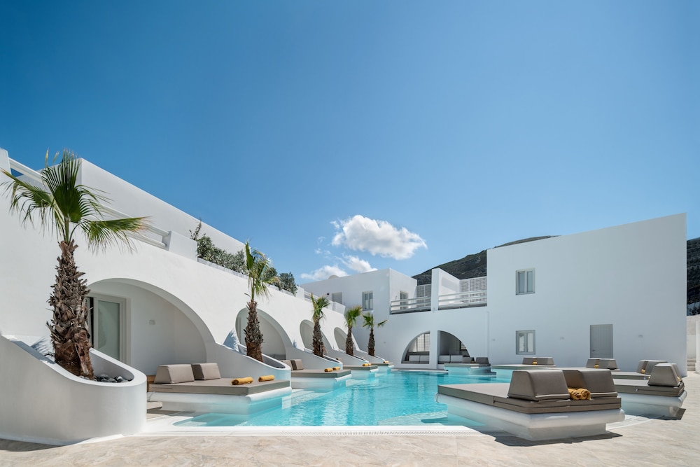 Luxury Suite with Outdoor Hot Tub - Photo 3