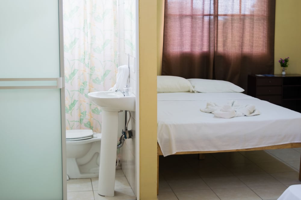 Single Room, 1 Queen Bed, Accessible photo 3