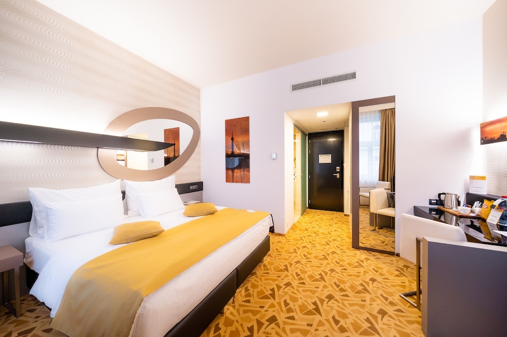 Deluxe Double or Twin Room - Photo 4
