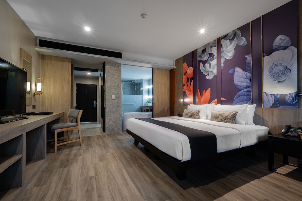 Deluxe Room - Photo 5