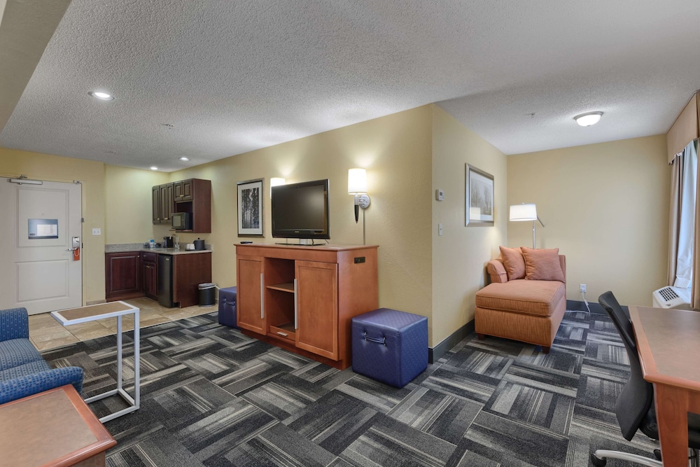 Suite, 2 Queen Beds, Accessible, Non Smoking - Photo 1