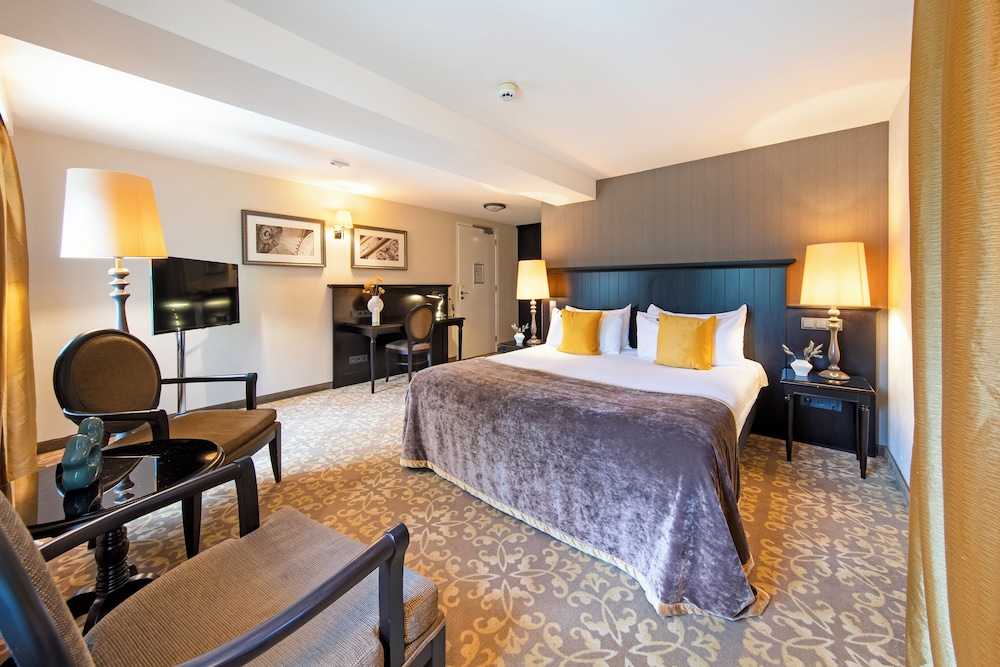 Executive Room - Photo 1