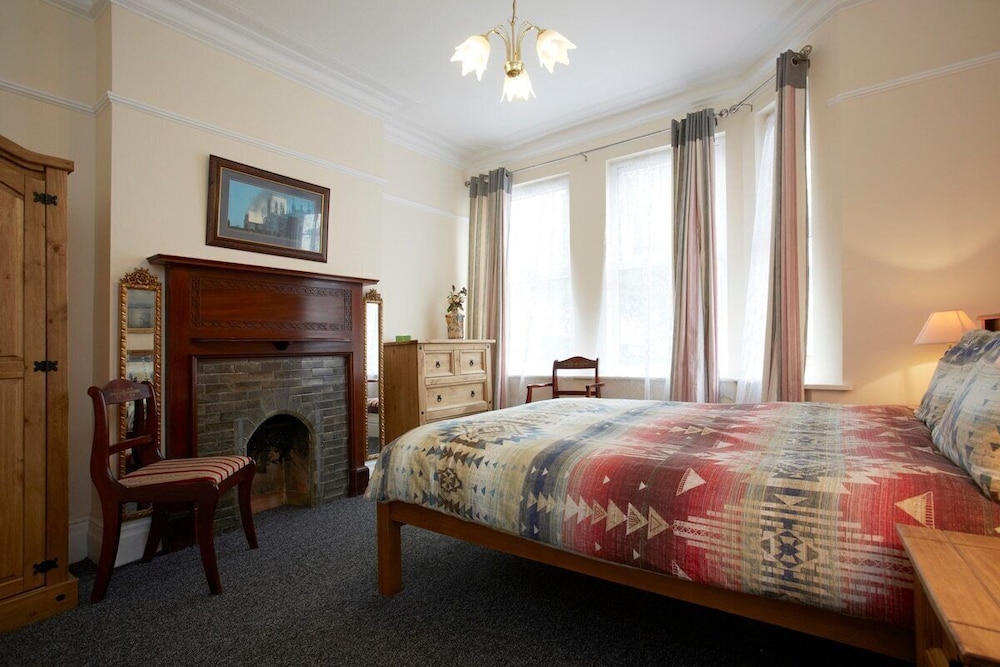 Double Room, Shared Bathroom (1)