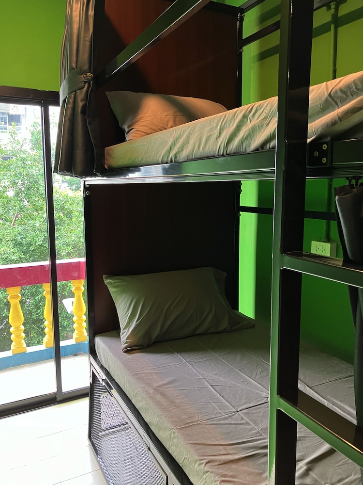Female-Only Shared Dormitory photo 1