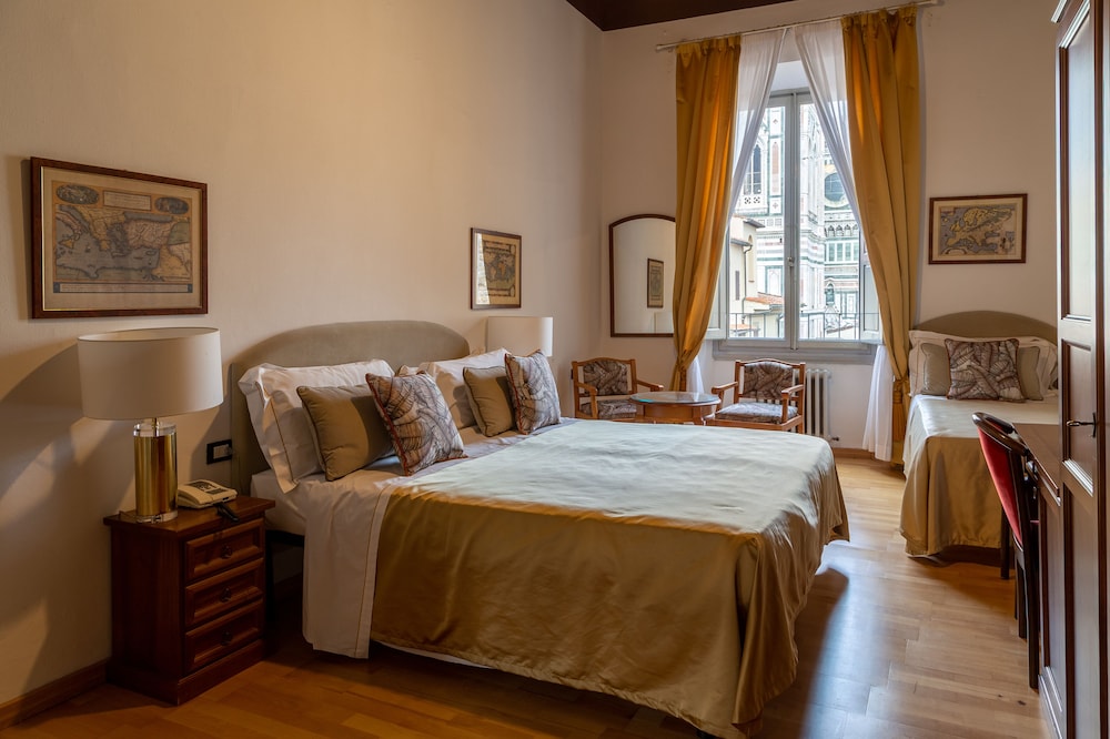 Deluxe Triple Room (Duomo View) photo 3