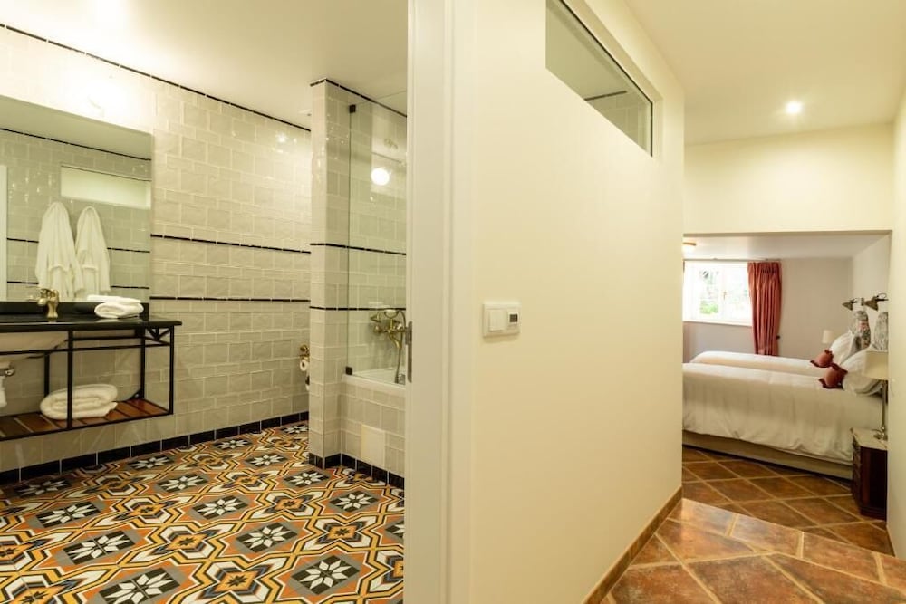 Classic Twin Room - Photo 2