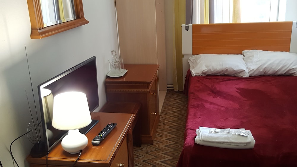 Economy Double Room, Shared Bathroom photo 1