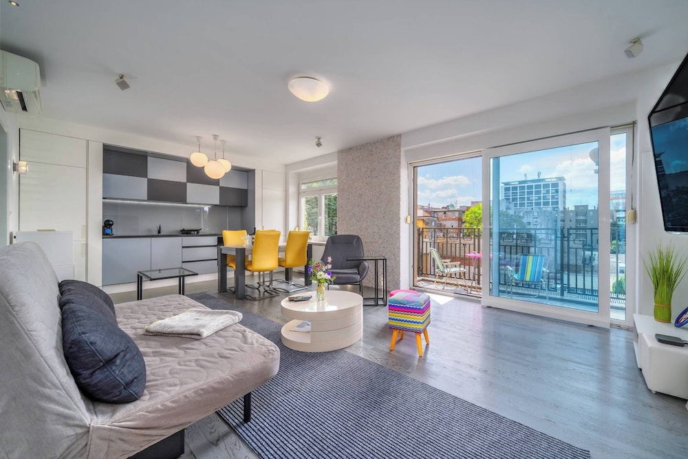 Family Apartment, Multiple Bedrooms (Silver Apartment With Hot Tub And)