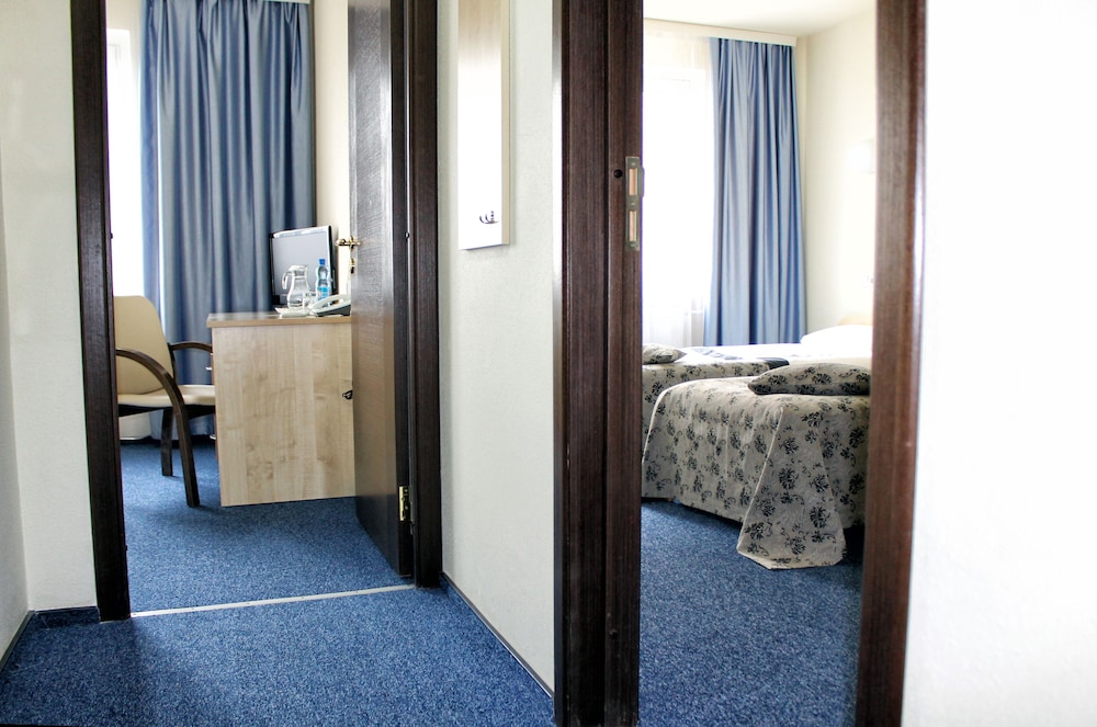 Standard Room, 2 Bedrooms photo 2