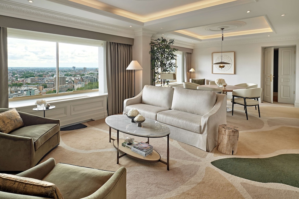Suite, 1 King Bed (Newly Refurb Kensington Suite, 27th F)