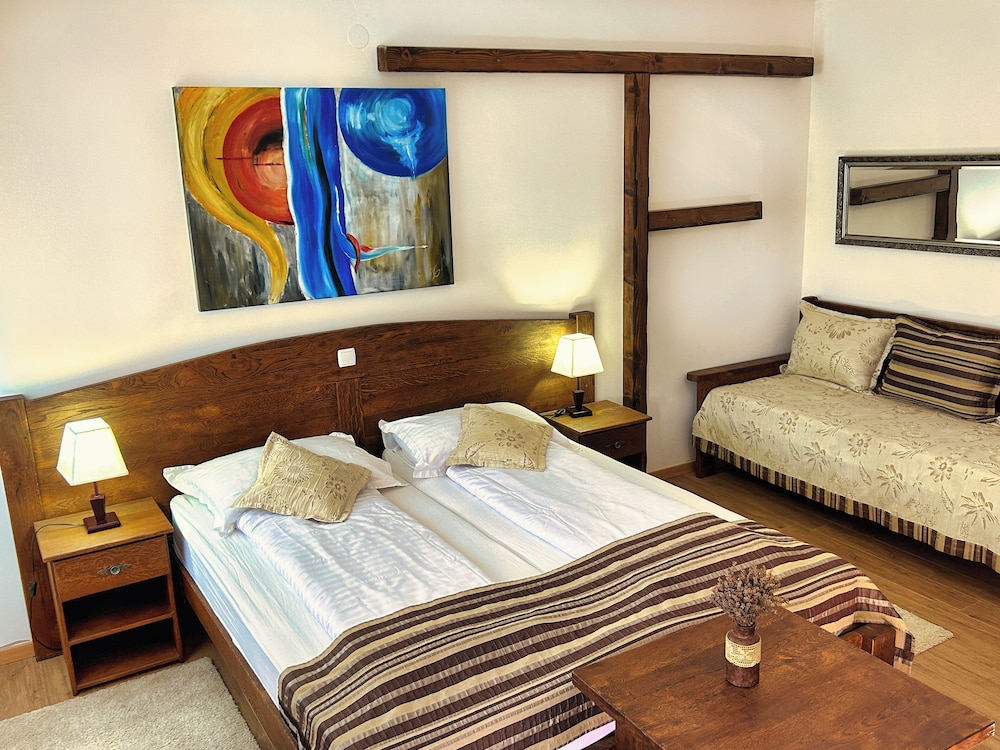 Family Room, 1 King Bed with Sofa bed, Garden View photo 3