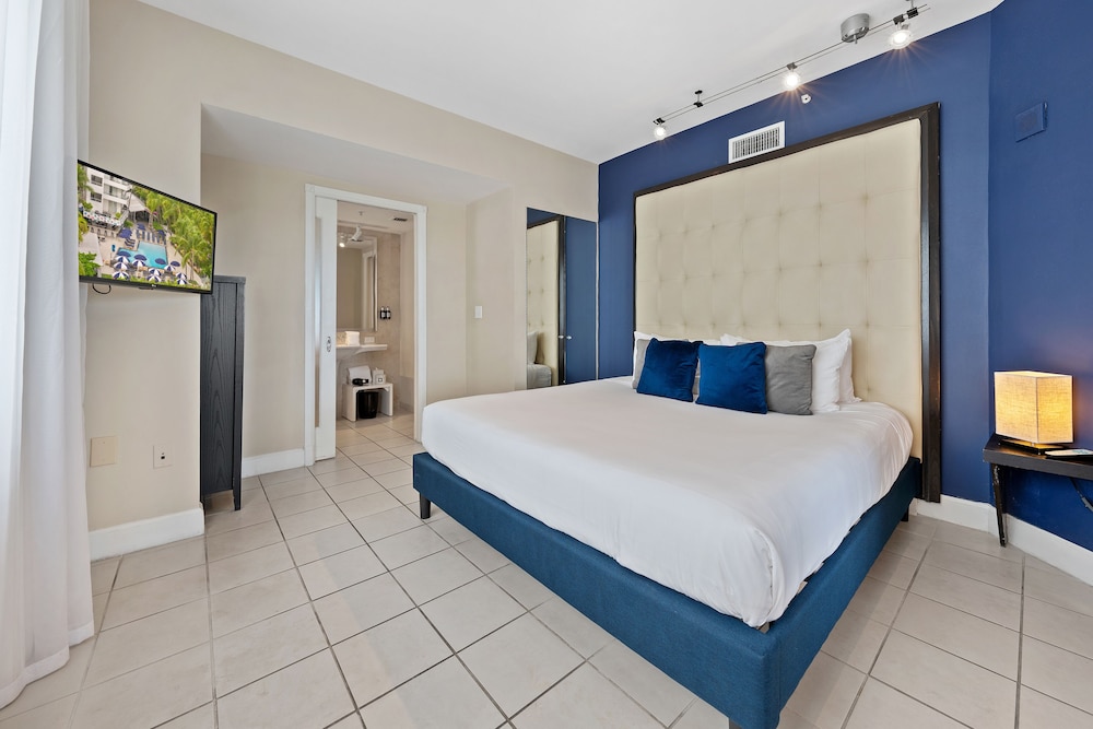 Suite, Multiple Beds, Oceanfront (King) photo 3