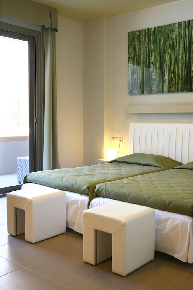 Premium Double or Twin Room photo 2