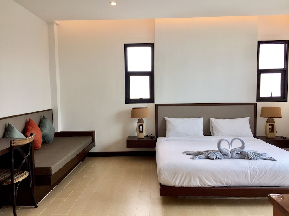 Deluxe Studio Suite, 1 Bedroom, Non Smoking, Hill View photo 3