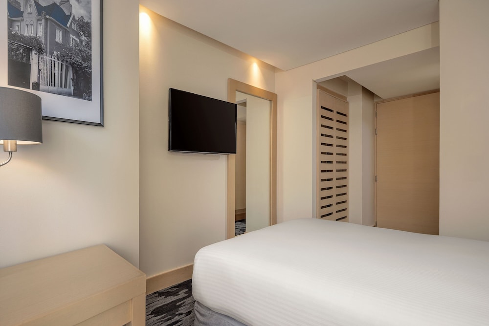 Basic Room, 1 Queen Bed, Non Smoking, Terrace - Photo 7