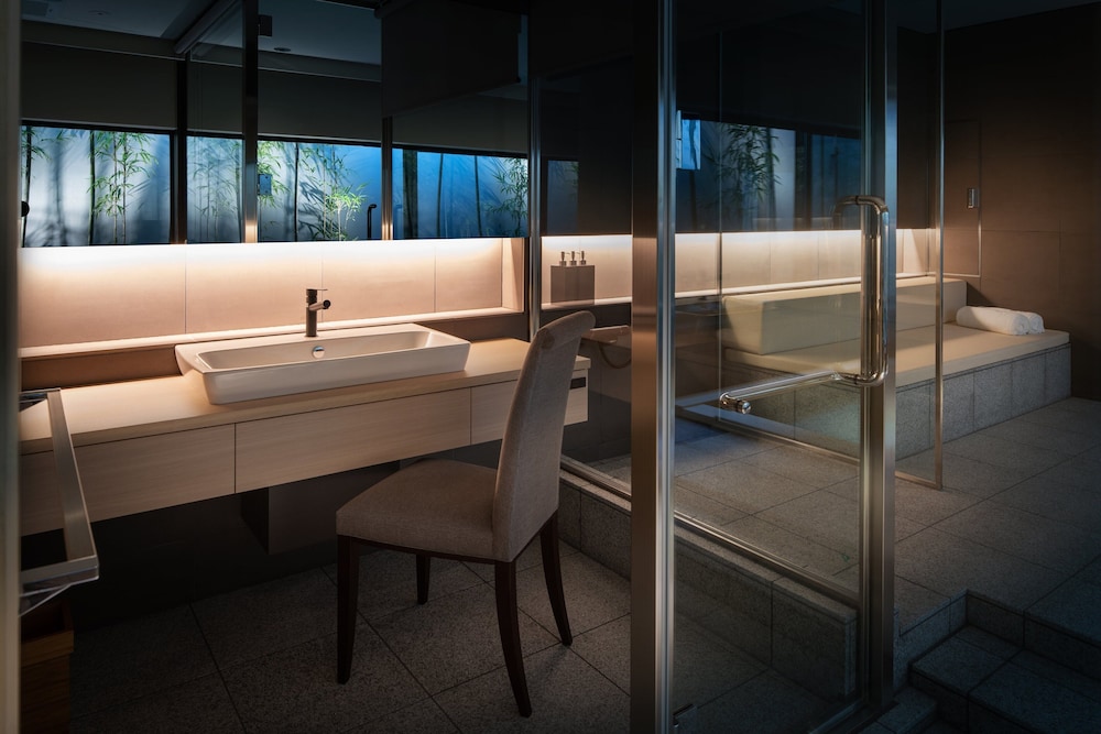 Bamboo Suite Room - Photo 12