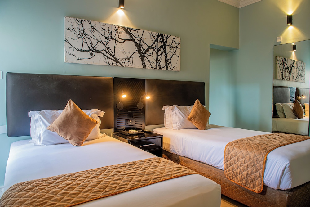 Standard Twin Room - Photo 3