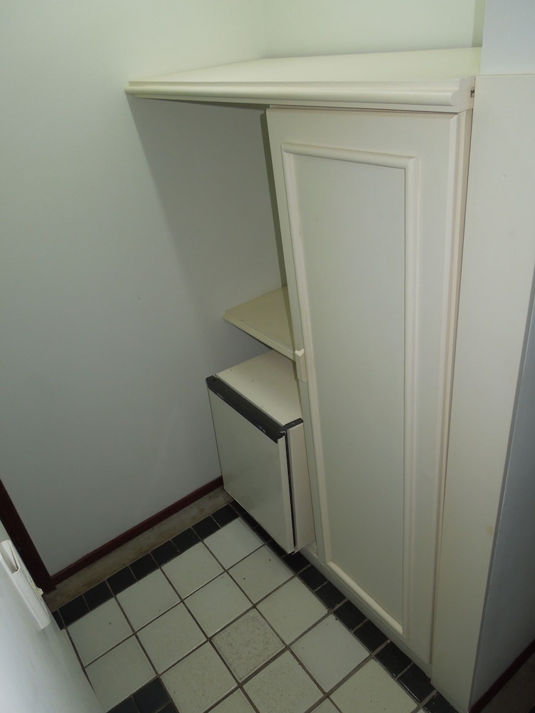 Basic Triple Room, 3 Twin Beds photo 2