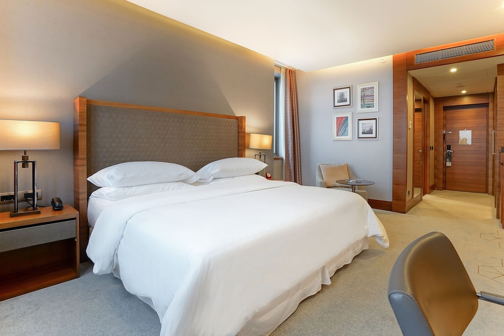 Junior Room, 1 King Bed, Harbor View