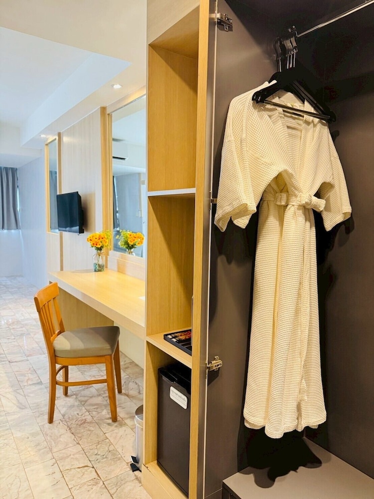 Deluxe Double Room, Pool View photo 2