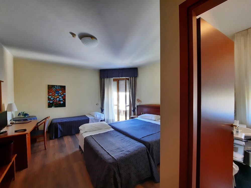 Triple Room - Photo 2