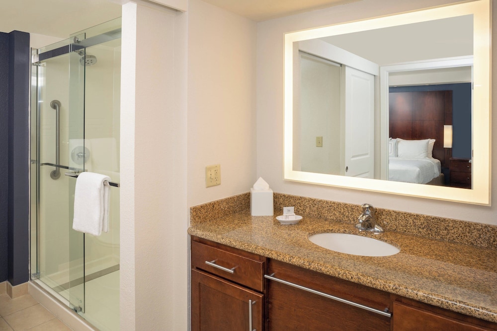 Suite, 1 Bedroom - Photo 6