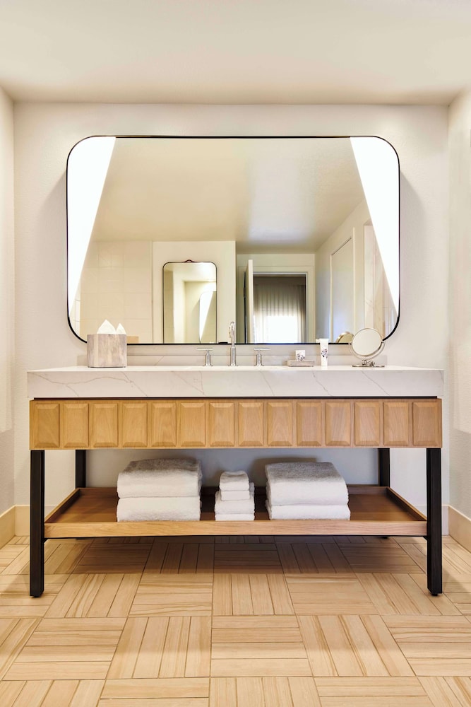 Deluxe Villa, 1 King Bed (opal, 1 Story)