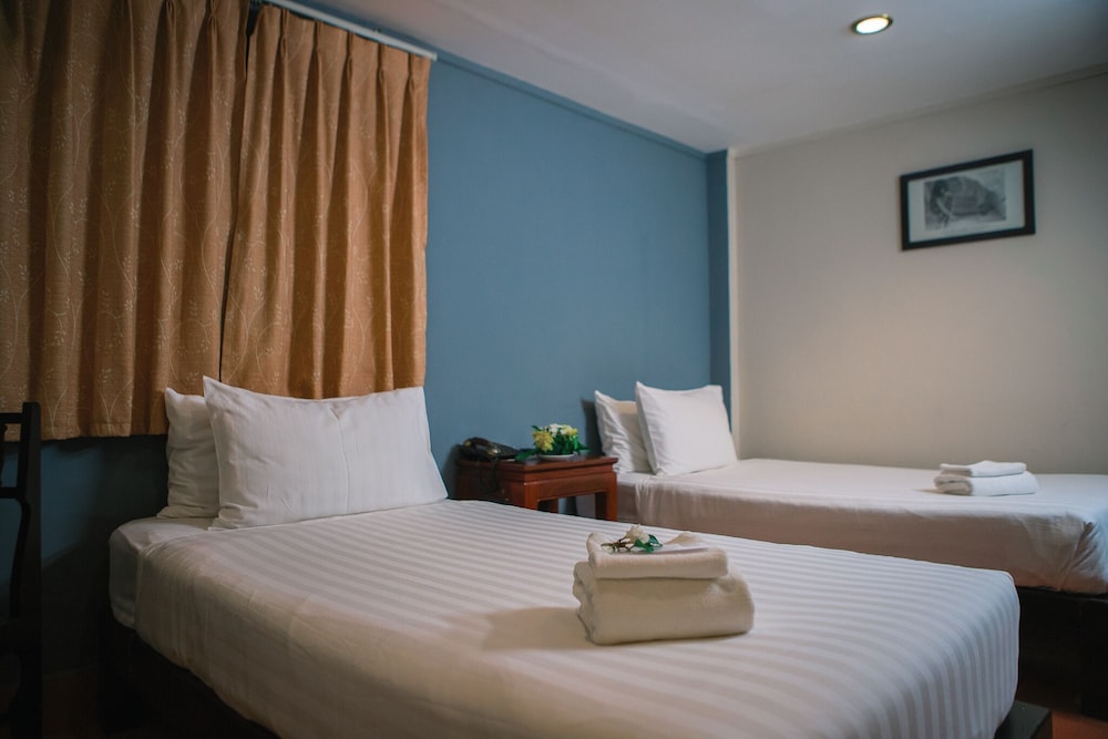 Economy Double or Twin Room (Window on Corridor)