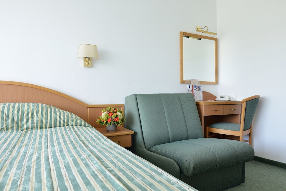 Superior Triple Room photo 2