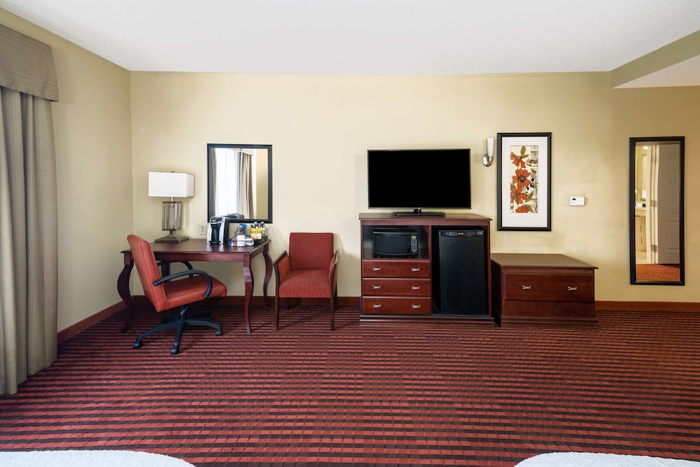 Room, 2 Queen Beds, Accessible, Bathtub (Mobility & Hearing) photo 2