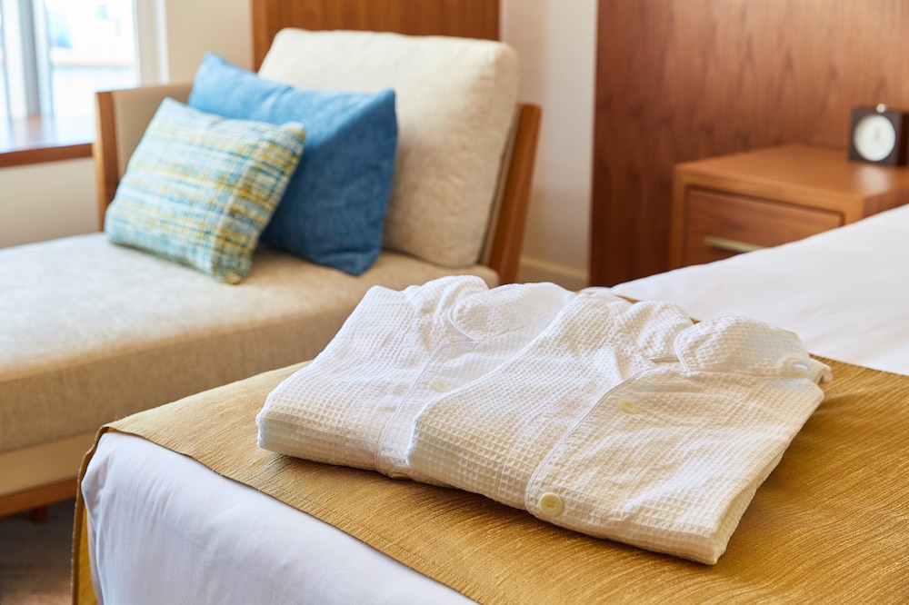 InterContinental Tokyo Bay by IHG bedroom photo